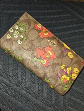 Coach Slim Zip Wallet With Floral Print NWT